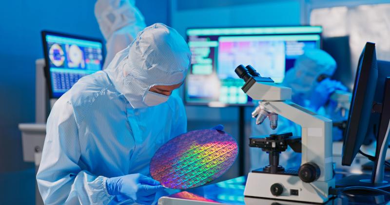 Main Challenges of Non-Contact Temperature Measurement in the Semiconductor Industry
